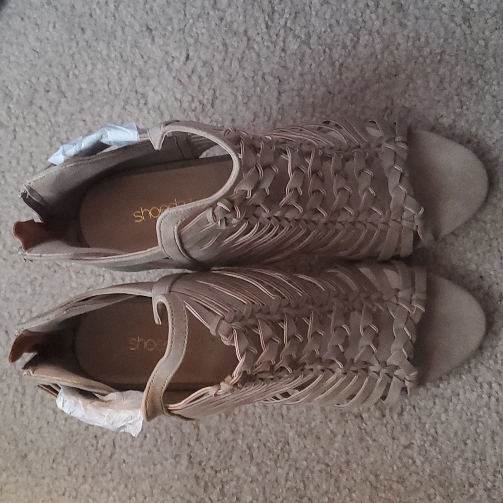 Shoedazzle beige booties